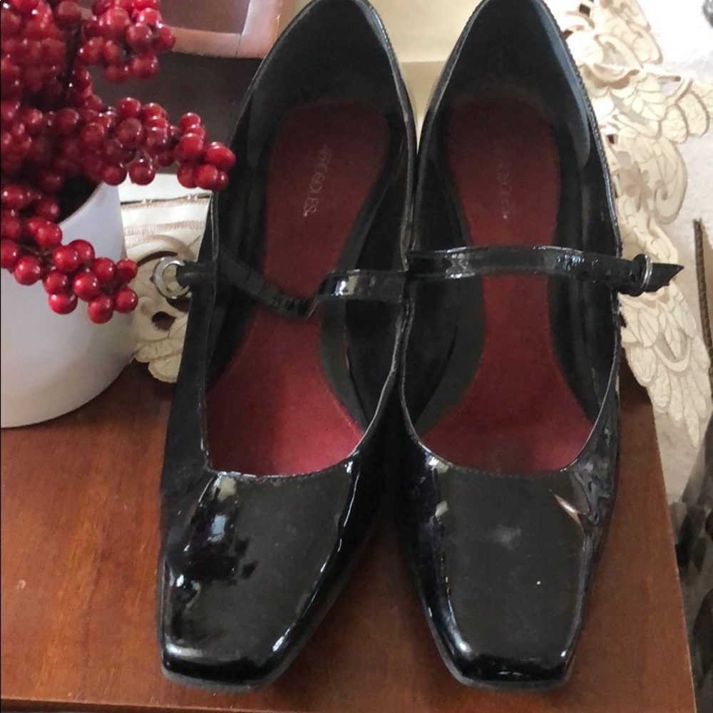Barely worn 8.5 black aerosoles